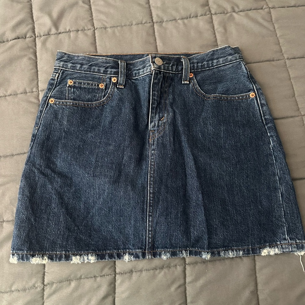 The CUTEST denim skirt! (Levi’s)!